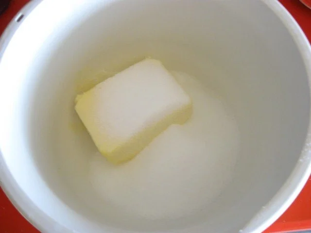 Gugelhupf mit Schmand und Waldheidelbeeren - Rezept - Bild Nr. 3