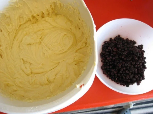 Gugelhupf mit Schmand und Waldheidelbeeren - Rezept - Bild Nr. 7