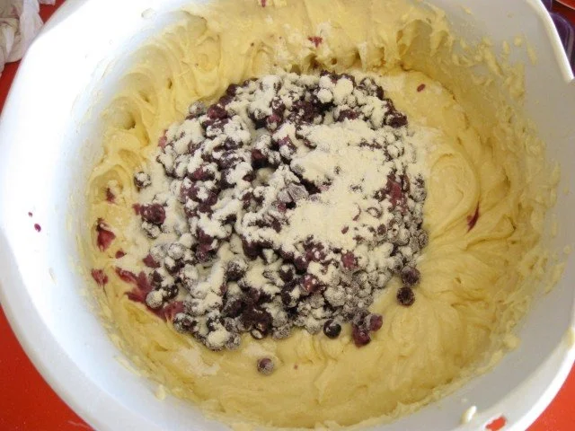 Gugelhupf mit Schmand und Waldheidelbeeren - Rezept - Bild Nr. 8