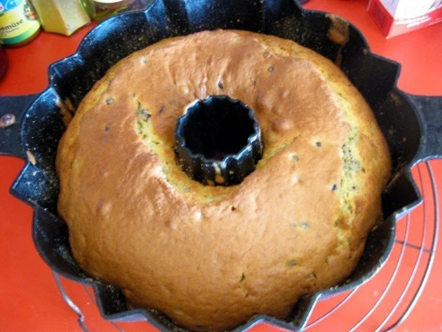 Gugelhupf mit Schmand und Waldheidelbeeren - Rezept - Bild Nr. 10