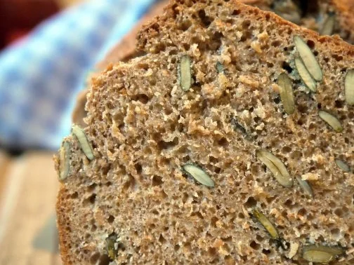 Rucki-Zucki Dinkelvollkornbrot mit Kürbiskernen - Rezept
