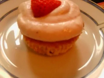 Rezept: Erdbeer Cupcakes / Muffins Bild Nr. 4 Erdbeer Cupcakes / Muffins - Rezept - Bild Nr. 4