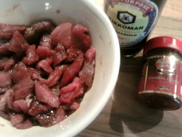 Rezept: "Gebratenes Rindfleisch Sambal" mit verschiedenem Gemüse Bild Nr. 2 "Gebratenes Rindfleisch Sambal" mit verschiedenem Gemüse - Rezept - Bild Nr. 2