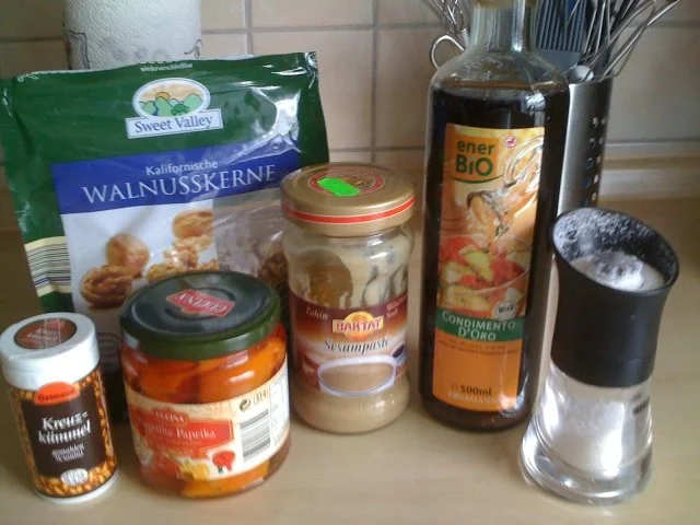 Rezept: Leo´s Walnuss-Sesam-Dip Bild Nr. 2 Leo´s Walnuss-Sesam-Dip - Rezept - Bild Nr. 2