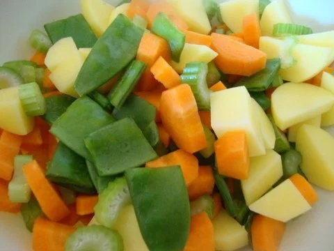 leichte Gemüsesuppe auf Tomatenbasis - Rezept - Bild Nr. 3