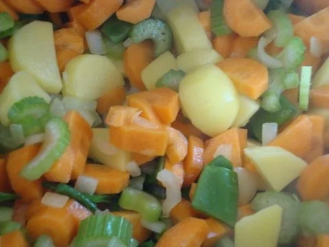 leichte Gemüsesuppe auf Tomatenbasis - Rezept - Bild Nr. 6