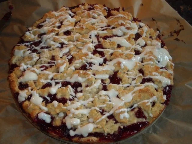 Crumble-Riegel mit roter Grütze - Rezept