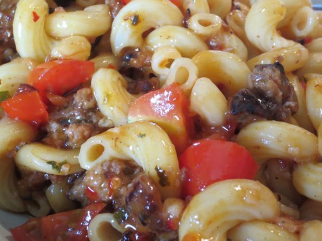 Verschärfte Sweet Chili Nudeln mit Frikadellen und Cocktailtomaten ...
