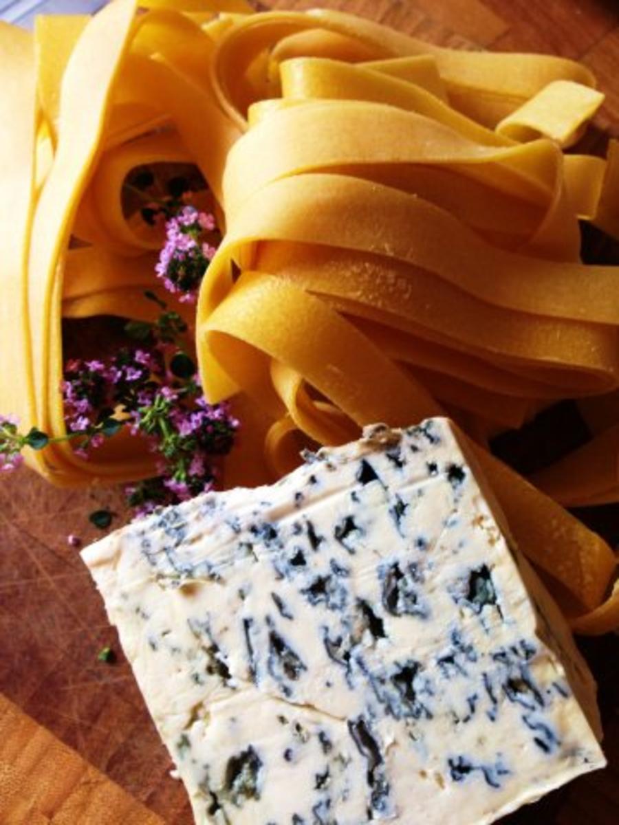 Nudeln mit Gorgonzola Sösschen und Lachsstreifen - Rezept - Bild Nr. 2