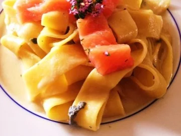 Rezept: Nudeln mit Gorgonzola Sösschen und Lachsstreifen Bild Nr. 3 Nudeln mit Gorgonzola Sösschen und Lachsstreifen - Rezept - Bild Nr. 3