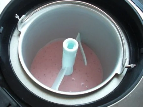 Erdbeereiscreme fluffig (EisdielenQualität) - Rezept - Bild Nr. 8