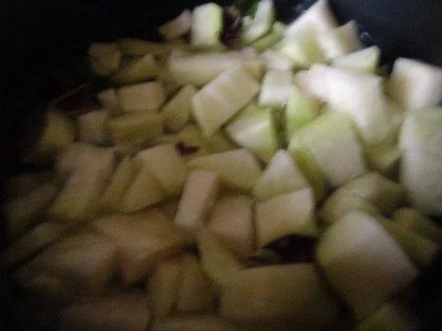 Rezept: Hähnchenbrustfilet in Kräutersauce und Kohlrabi-Erbsengemüse Bild Nr. 3 Hähnchenbrustfilet in Kräutersauce und Kohlrabi-Erbsengemüse - Rezept - Bild Nr. 3