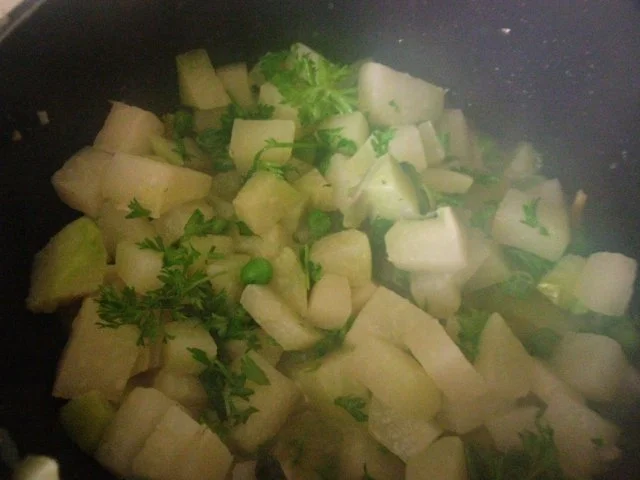 Rezept: Hähnchenbrustfilet in Kräutersauce und Kohlrabi-Erbsengemüse Bild Nr. 7 Hähnchenbrustfilet in Kräutersauce und Kohlrabi-Erbsengemüse - Rezept - Bild Nr. 7