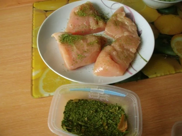 Rezept: Hähnchenbrustfilet in Kräutersauce und Kohlrabi-Erbsengemüse Bild Nr. 9 Hähnchenbrustfilet in Kräutersauce und Kohlrabi-Erbsengemüse - Rezept - Bild Nr. 9