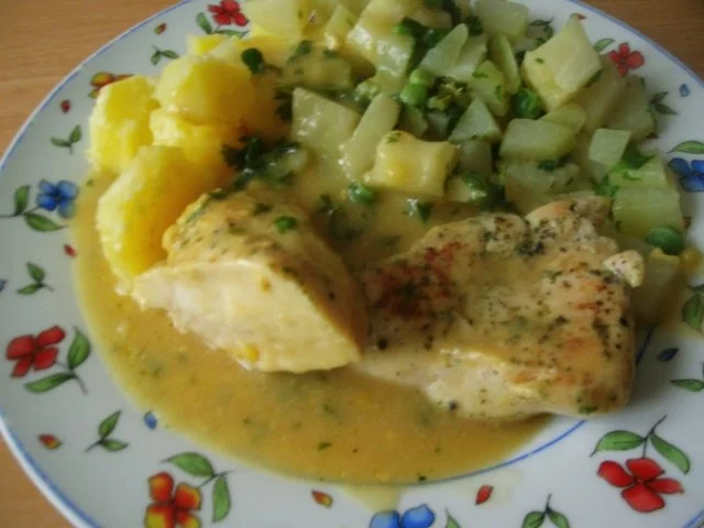 Rezept: Hähnchenbrustfilet in Kräutersauce und Kohlrabi-Erbsengemüse Bild Nr. 13 Hähnchenbrustfilet in Kräutersauce und Kohlrabi-Erbsengemüse - Rezept - Bild Nr. 13