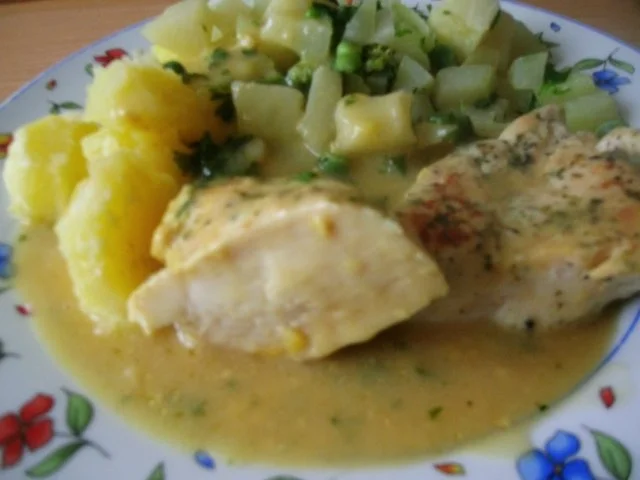 Rezept: Hähnchenbrustfilet in Kräutersauce und Kohlrabi-Erbsengemüse Hähnchenbrustfilet in Kräutersauce und Kohlrabi-Erbsengemüse - Rezept