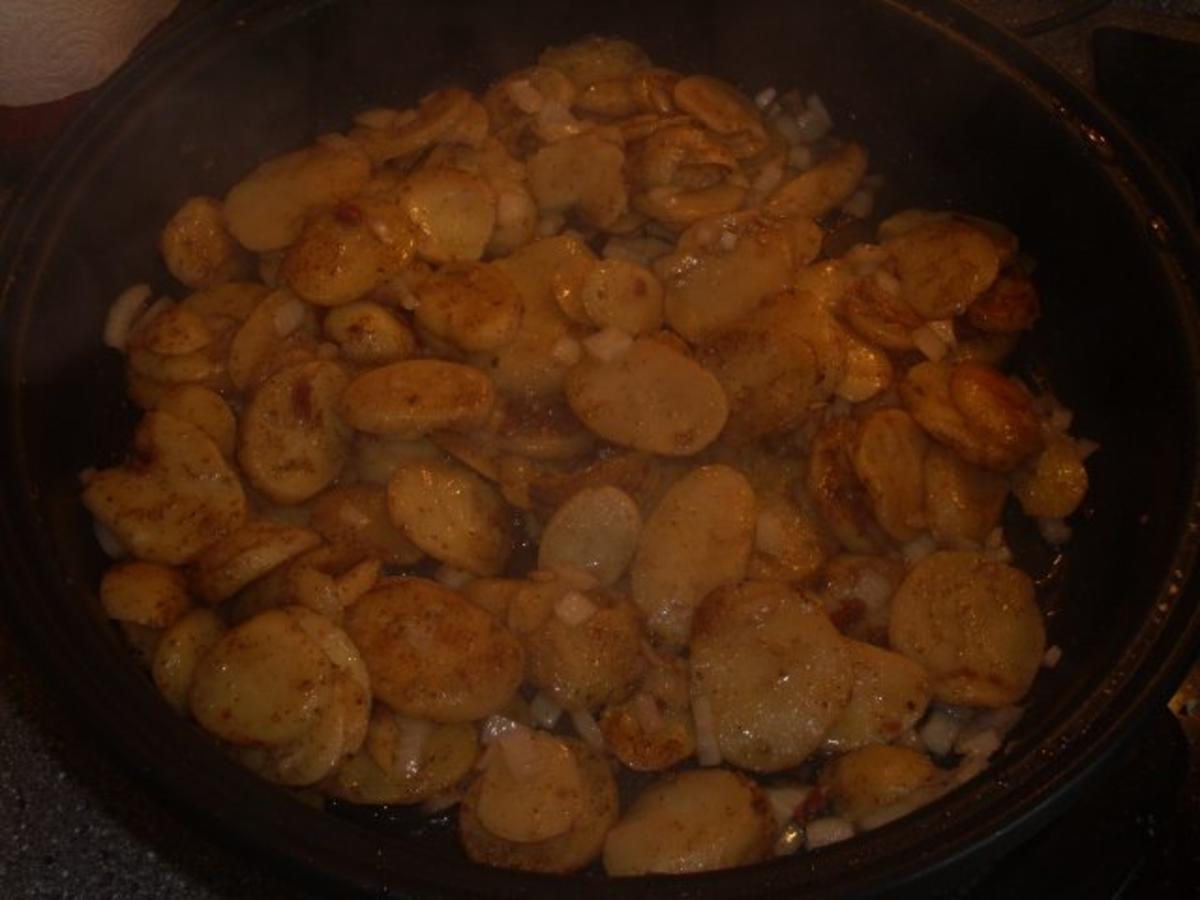 Fischfrikadellen mit Bratkartoffeln - Rezept - Bild Nr. 3