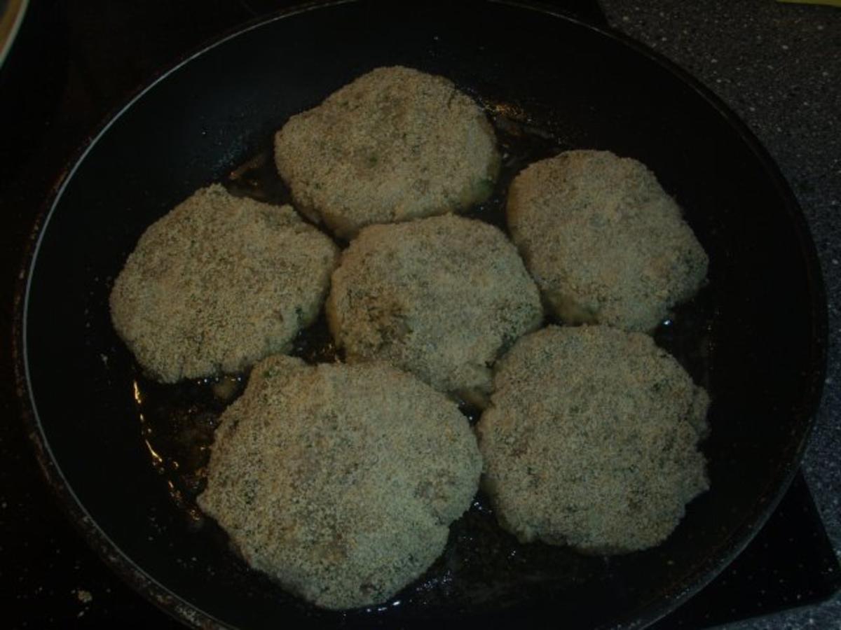 Fischfrikadellen mit Bratkartoffeln - Rezept - Bild Nr. 4