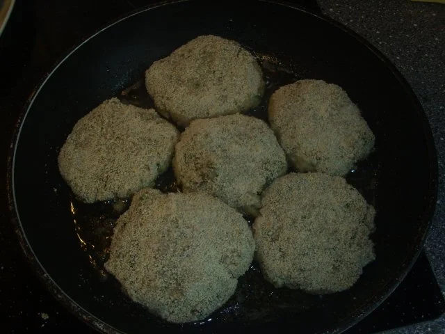 Rezept: Fischfrikadellen mit Bratkartoffeln Bild Nr. 4 Fischfrikadellen mit Bratkartoffeln - Rezept - Bild Nr. 4