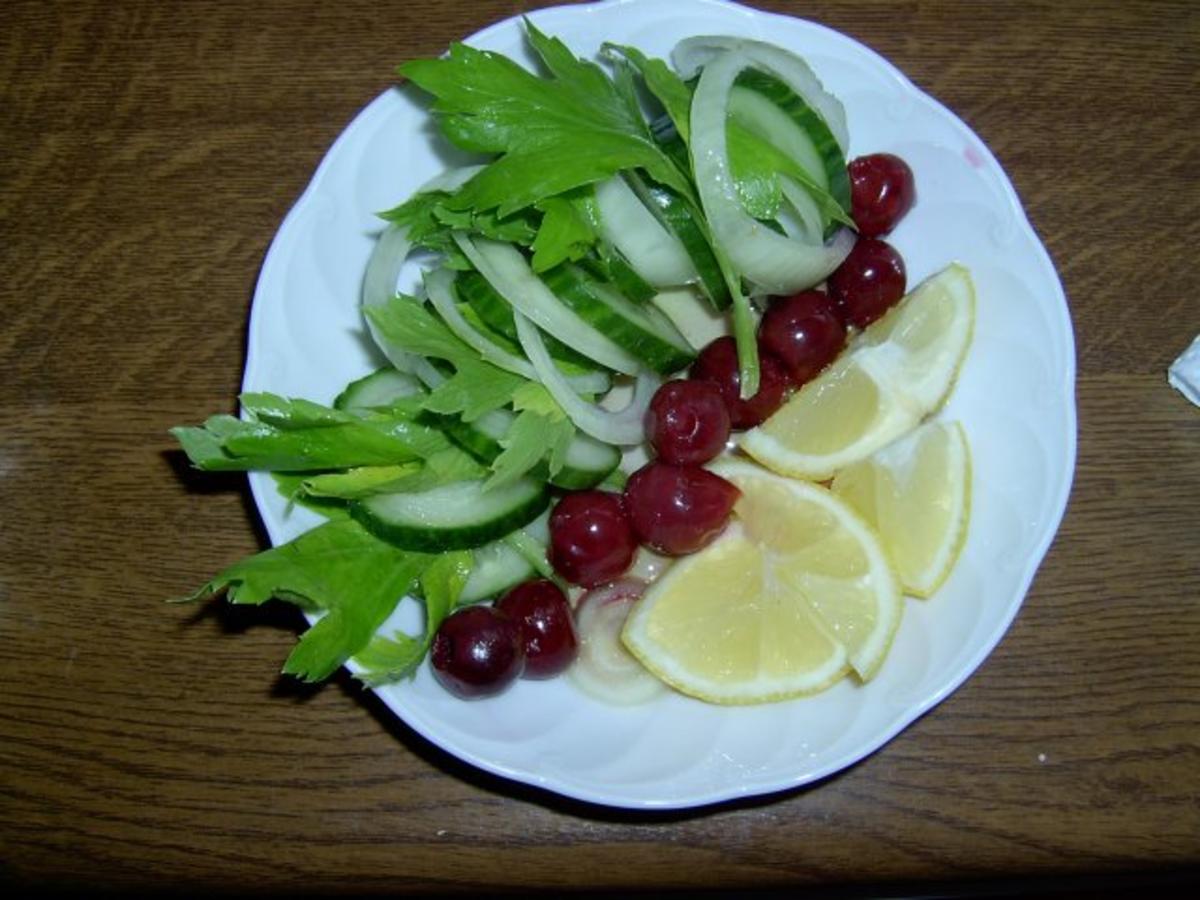 Bilder für Spritzig leichter Gurken Sommersalat - Rezept