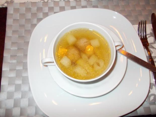 Festtagssuppe mit Suppenhuhn und Rindfleisch Schildstück - Rezept mit ...