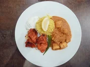 Chicken Tikka, Panneer Butter Masala, dazu gebratener Reis - Rezept
