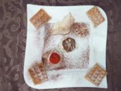 Waffeln mit Vanilleeis, Sahne und frischen Erdbeeren - Rezept
