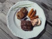 Wildsteak mit Preiselbeerbutter, Potthucke und Zuckermöhren - Rezept