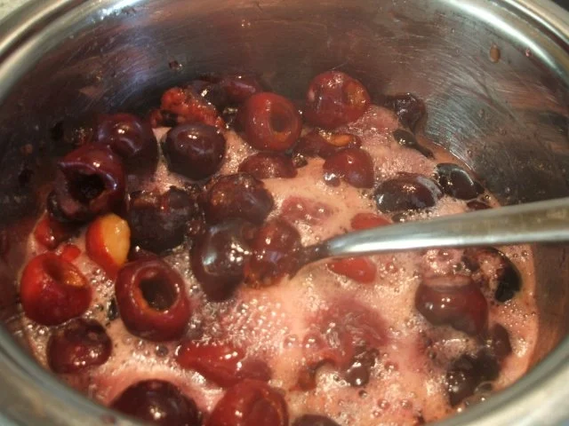 Dessert: Kirsch - Mangoquark-Dessert mit Schokosahne - Rezept - Bild Nr. 3