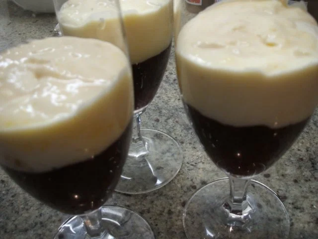 Dessert: Kirsch - Mangoquark-Dessert mit Schokosahne - Rezept - Bild Nr. 7