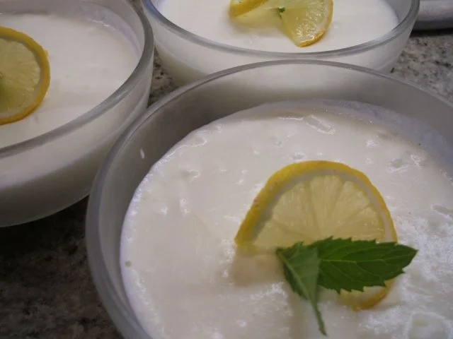 Dessert: Zitronen-Buttermilch-Dessert - Rezept