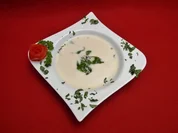 Weiße Tomatenschaumsuppe mit Basilikum - Rezept