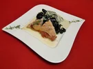 Saltimbocca vom Hähnchenfilet auf einem Spinat-Crème-Nudelbett - Rezept
