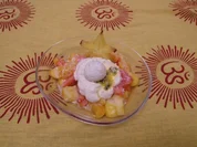 Salada de Fruta mit Kokosbällchen - Rezept