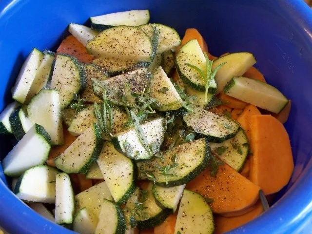 Rezept: Ofengemüse mit Schnittlauchquark Bild Nr. 2 Ofengemüse mit Schnittlauchquark - Rezept - Bild Nr. 2