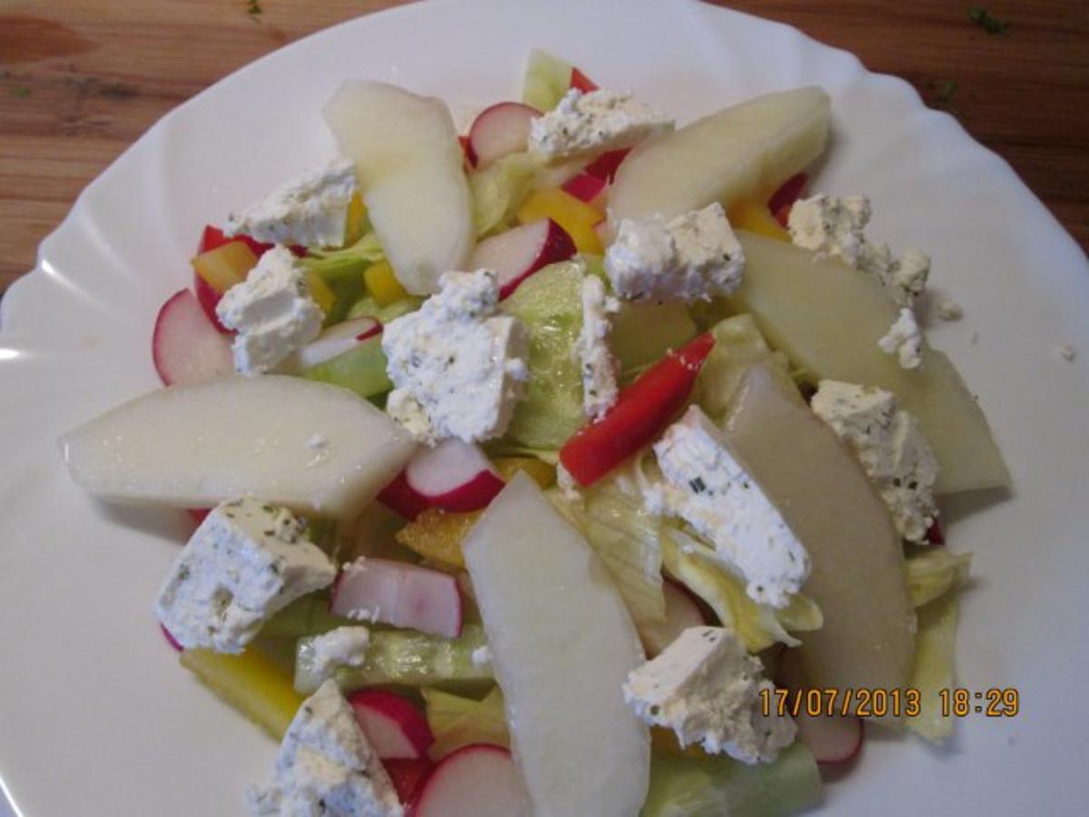 Salat mit Honigmelone und Kräuterweisskäse und Joghurt-Kräuterdressing - Rezept - Bild Nr. 4