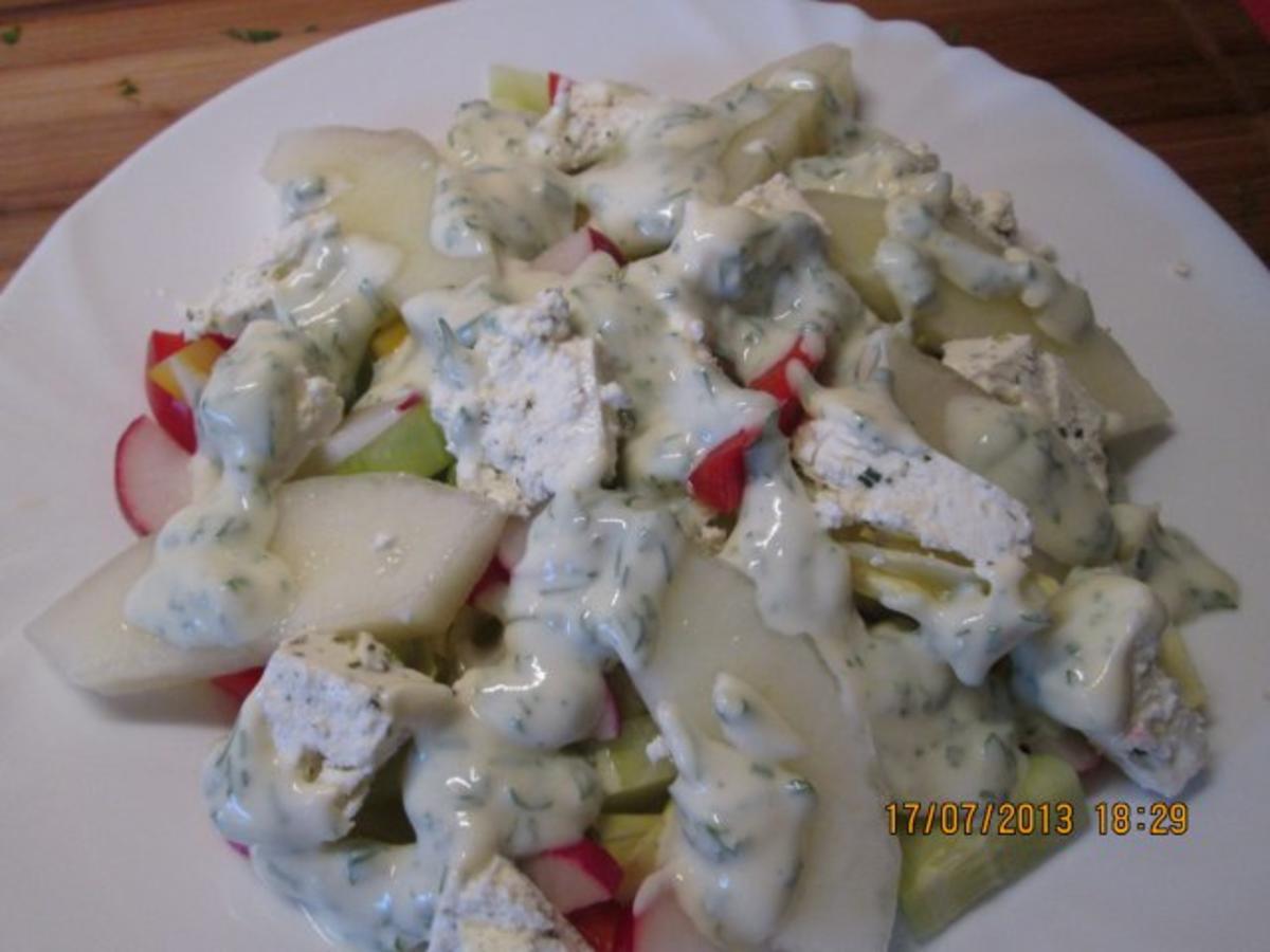 Salat mit Honigmelone und Kräuterweisskäse und Joghurt-Kräuterdressing - Rezept - Bild Nr. 5