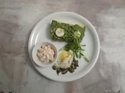 Spinattarte mit Brunnenkresse und Wachteleiern an Kasslercrème - Rezept