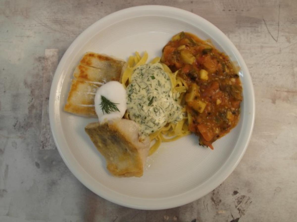 Gebratener Zander an Tomatenragout und Dill-Sahne-Nudeln - Rezept ...