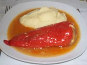 Paprikaschoten mit Hack-Salami-Käse-Füllung - Rezept