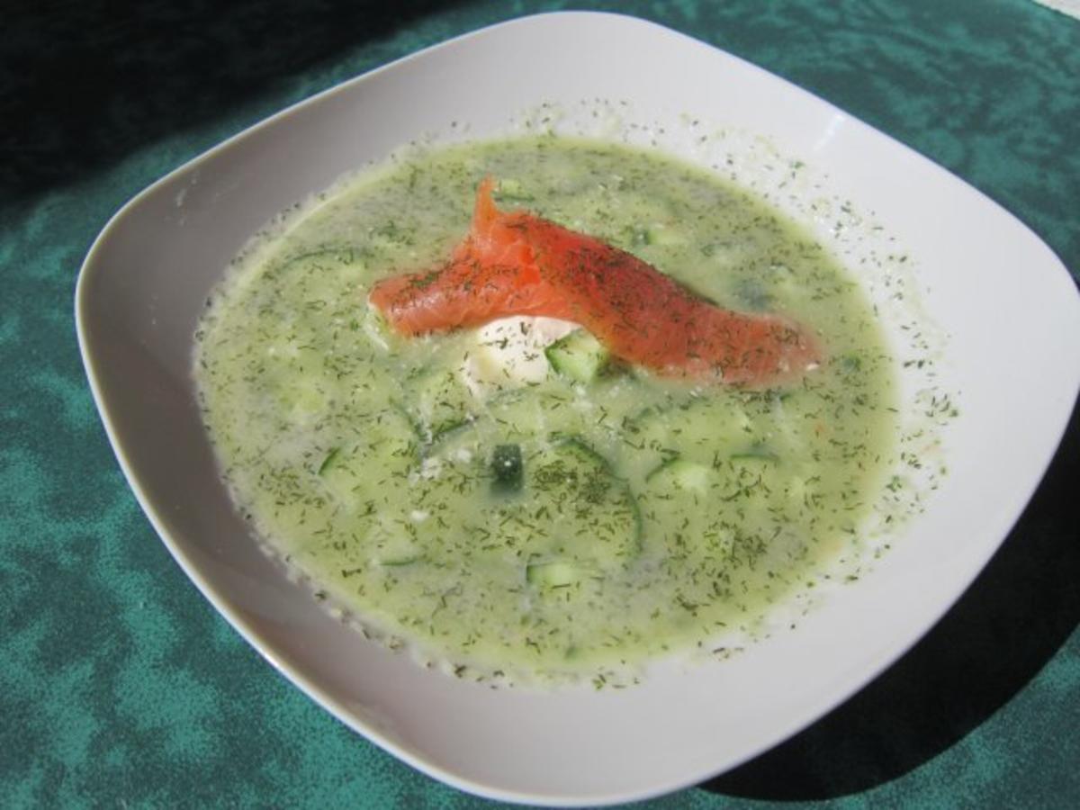 Kalte Gurkensuppe mit Lachs - Rezept mit Bild - kochbar.de