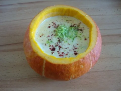Kürbissuppe aus Kürbispüree, asiatisch angehaucht - Rezept