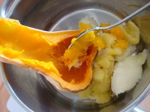 Kürbissuppe aus Kürbispüree, asiatisch angehaucht - Rezept - Bild Nr. 5