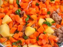 Rezept: Karotten Eintopf mit Schweinebauch "wie bei Muttern" Bild Nr. 2 Karotten Eintopf mit Schweinebauch "wie bei Muttern" - Rezept - Bild Nr. 2