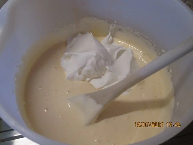 Eierlikörparfait mit Heidelbeeren und Himbeerpüree - Rezept - Bild Nr. 6