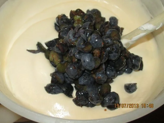 Eierlikörparfait mit Heidelbeeren und Himbeerpüree - Rezept - Bild Nr. 8