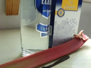 Liköre: Rhabarberlikör mit Vanille - Rezept - Bild Nr. 2