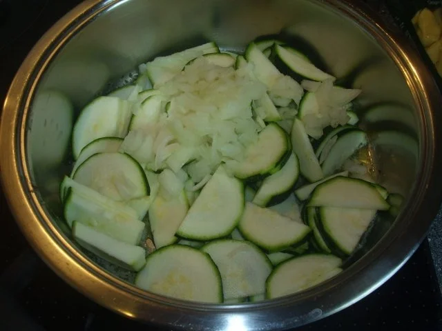 Tortellini in Gorgonzola-Zucchinisoße - Rezept - Bild Nr. 2