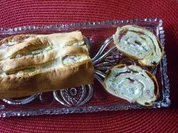 Gerolltes Zwiebelbrot mit Frischkäse - Rezept