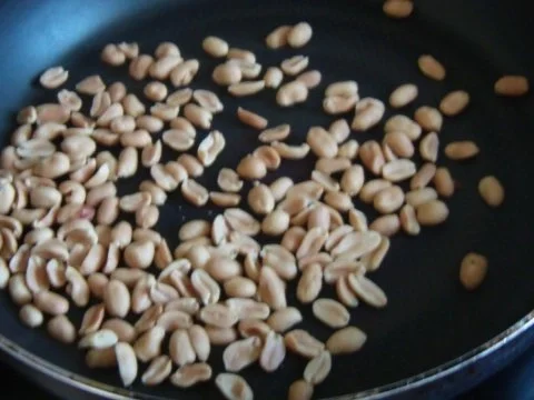 Rezept: Gemüse mit Erdnuss Soße und knackigen Nüssen Bild Nr. 3 Gemüse mit Erdnuss Soße und knackigen Nüssen - Rezept - Bild Nr. 3